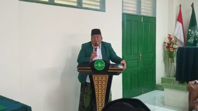 Katib Syuriyah PCNU KH Lukman Hakim Hamid dalam Konferensi Cabang (Konfercab) Pengurus Cabang Nahdlatul Ulama (PCNU) Kota Pengurus Cabang Kabupaten Karawang di Pesantren Al-Hamid, Cipayung, Pengurus Cabang Kabupaten Karawang, Ahad (14/06/2026). (foto: NU Online/Zehid)